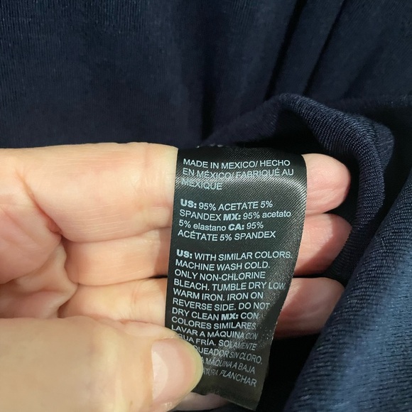 Chico’s Travelers Navy Blue Sleeveless Shirt. Size 4 US 20/22 - Picture 5 of 5